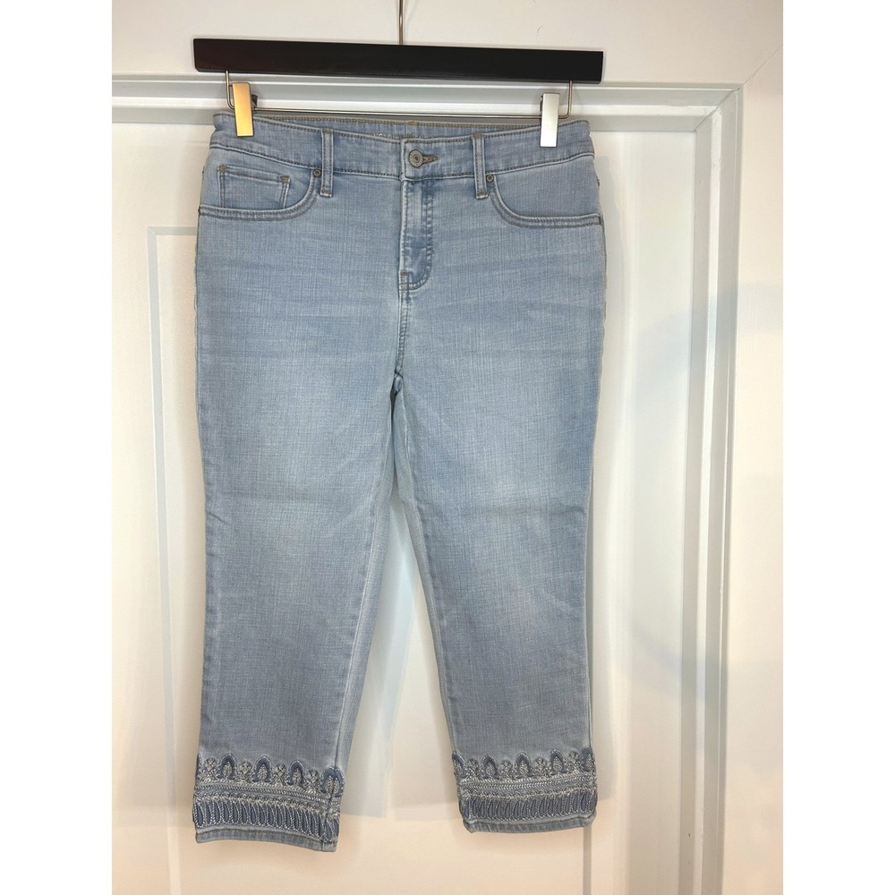 Chicos So Slimming Girlfriend Slim Leg Crop Jeans Light Wash Embroidered Size 4P